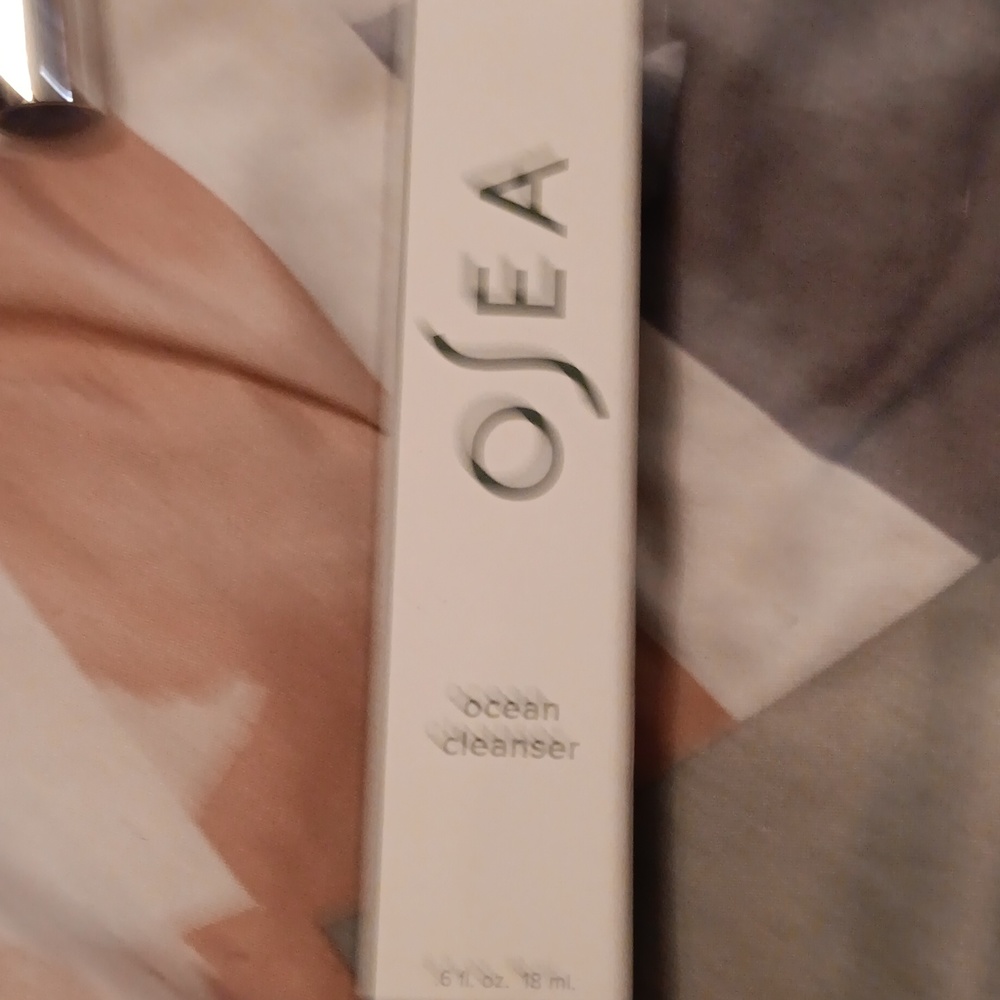 Makeup new moisturizer, blush, eye shadow, mascara, cleanser, lip liner,lipstick - Picture 6 of 8